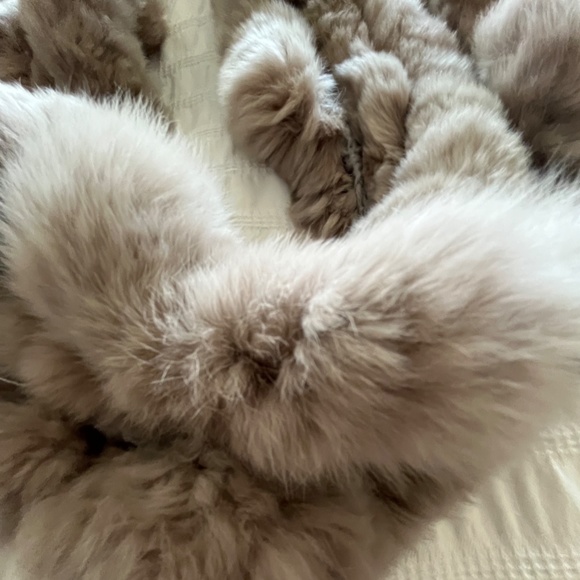 Rabbit Neck Scarf. Color Taupe - Picture 4 of 7